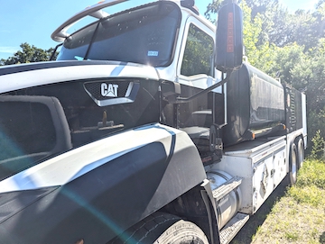 2014 CAT CT660S Lube Truck