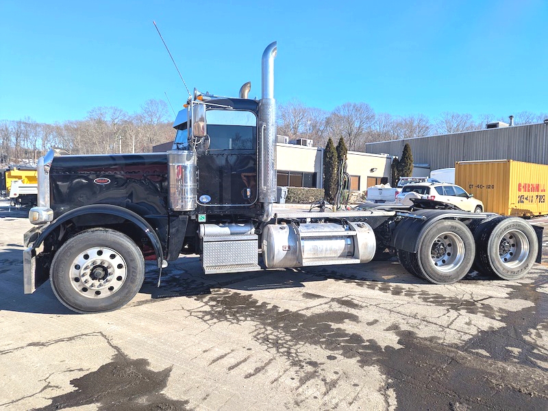 2018 PETERBILT 389 Tractor